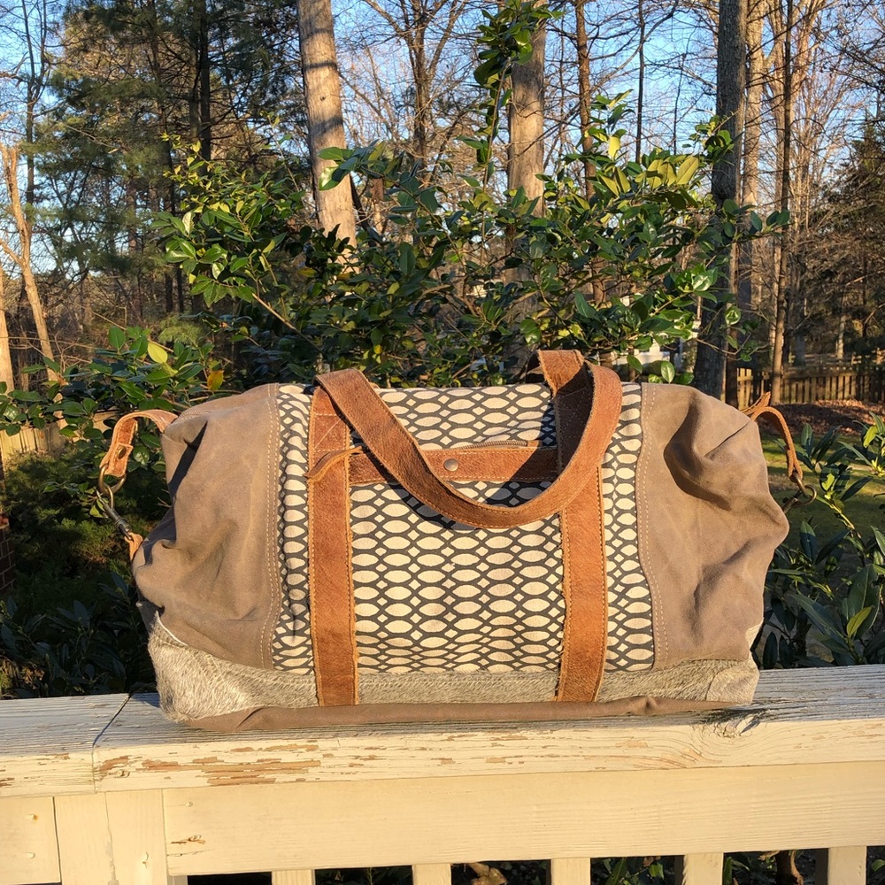 Honey a Bee Print Travel Bag - Picture 1 of 6